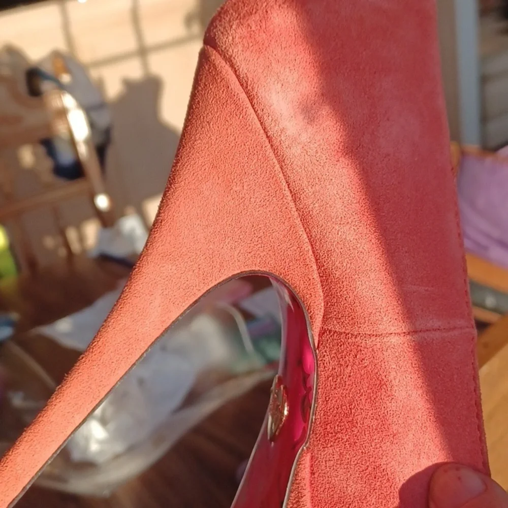 Betsy Johnson Gemmma Coral Suede, size  8